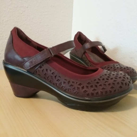 JBU by Jambu Mary Jane in Merlot, Size 7 - Picture 4 of 4